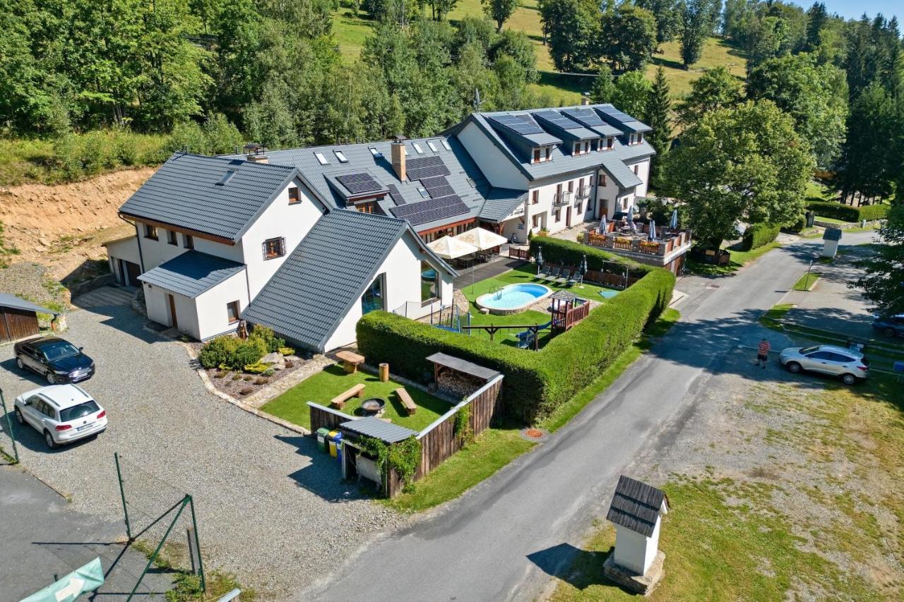 Horsky Hotel Snezenka Hyncice pod Susinou Exterior photo